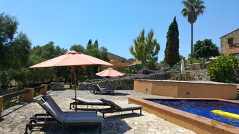 Der Pool der Finca Alzinar nahe Arta